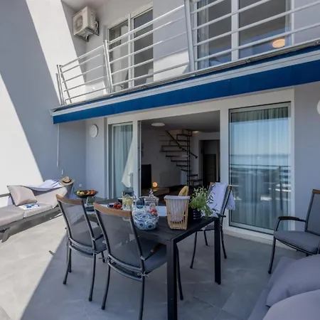 Lejlighed Velebos Superior - Spacious Luxury Four-room On 220 M2 - Panoramic View Of The Sea And Islands - Prestigious Location By The Sea To The New Center Of Znjan - Amenities - Free Garage Parking Space