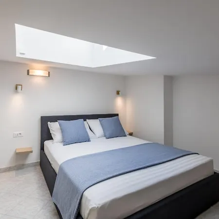 Velebos Superior - Spacious Luxury Four-room On 220 M2 - Panoramic View Of The Sea And Islands - Prestigious Location By The Sea To The New Center Of Znjan - Amenities - Free Garage Parking Space Lejlighed Split