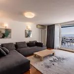 Apartamento Velebos Superior - Spacious Luxury Four-room On 220 M2 - Panoramic View Of The Sea And Islands - Prestigious Location By The Sea To The New Center Of Znjan - Amenities - Free Garage Parking Space Split