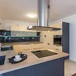 Velebos Superior - Spacious Luxury Four-room On 220 M2 - Panoramic View Of The Sea And Islands - Prestigious Location By The Sea To The New Center Of Znjan - Amenities - Free Garage Parking Space