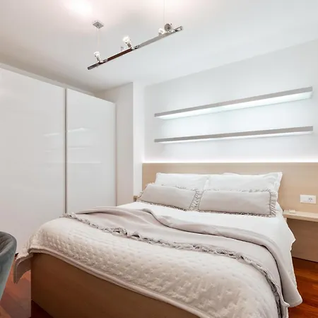Apartamento Velebos Superior - Spacious Luxury Four-room On 220 M2 - Panoramic View Of The Sea And Islands - Prestigious Location By The Sea To The New Center Of Znjan - Amenities - Free Garage Parking Space Split