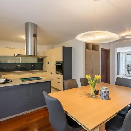 Velebos Superior - Spacious Luxury Four-room On 220 M2 - Panoramic View Of The Sea And Islands - Prestigious Location By The Sea To The New Center Of Znjan - Amenities - Free Garage Parking Space- Buralux