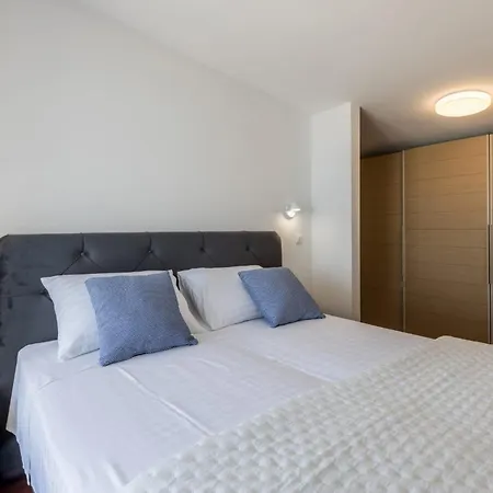 Velebos Superior - Spacious Luxury Four-room On 220 M2 - Panoramic View Of The Sea And Islands - Prestigious Location By The Sea To The New Center Of Znjan - Amenities - Free Garage Parking Space- Buralux * Split