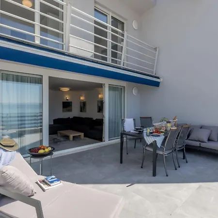 Velebos Superior - Spacious Luxury Four-room On 220 M2 - Panoramic View Of The Sea And Islands - Prestigious Location By The Sea To The New Center Of Znjan - Amenities - Free Garage Parking Space شقة