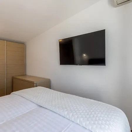 Velebos Superior - Spacious Luxury Four-room On 220 M2 - Panoramic View Of The Sea And Islands - Prestigious Location By The Sea To The New Center Of Znjan - Amenities - Free Garage Parking Space- Buralux *