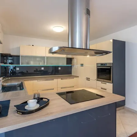 Velebos Superior - Spacious Luxury Four-room On 220 M2 - Panoramic View Of The Sea And Islands - Prestigious Location By The Sea To The New Center Of Znjan - Amenities - Free Garage Parking Space- Buralux