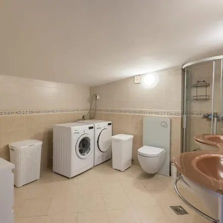 Velebos Superior - Spacious Luxury Four-room On 220 M2 - Panoramic View Of The Sea And Islands - Prestigious Location By The Sea To The New Center Of Znjan - Amenities - Free Garage Parking Space سبليت