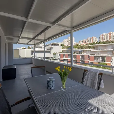 Velebos Superior - Spacious Luxury Four-room On 220 M2 - Panoramic View Of The Sea And Islands - Prestigious Location By The Sea To The New Center Of Znjan - Amenities - Free Garage Parking Space شقة