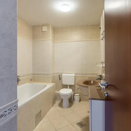 Velebos Superior - Spacious Luxury Four-room On 220 M2 - Panoramic View Of The Sea And Islands - Prestigious Location By The Sea To The New Center Of Znjan - Amenities - Free Garage Parking Space- Buralux * Split