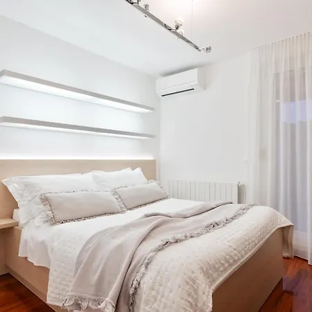 아파트 Velebos Superior - Spacious Luxury Four-room On 220 M2 - Panoramic View Of The Sea And Islands - Prestigious Location By The Sea To The New Center Of Znjan - Amenities - Free Garage Parking Space
