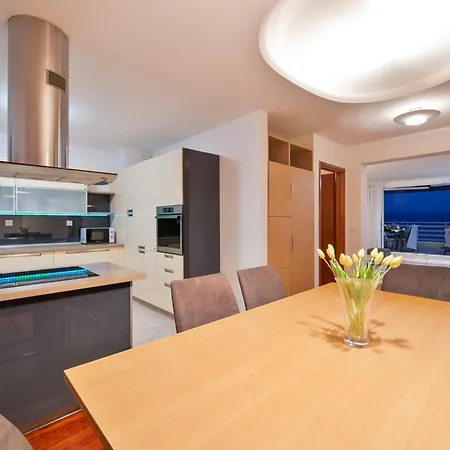 Velebos Superior - Spacious Luxury Four-room On 220 M2 - Panoramic View Of The Sea And Islands - Prestigious Location By The Sea To The New Center Of Znjan - Amenities - Free Garage Parking Space 아파트 스플리트