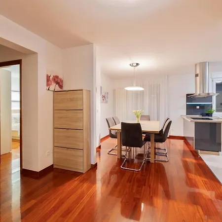 Velebos Superior - Spacious Luxury Four-room On 220 M2 - Panoramic View Of The Sea And Islands - Prestigious Location By The Sea To The New Center Of Znjan - Amenities - Free Garage Parking Space 아파트