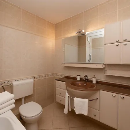 아파트 Velebos Superior - Spacious Luxury Four-room On 220 M2 - Panoramic View Of The Sea And Islands - Prestigious Location By The Sea To The New Center Of Znjan - Amenities - Free Garage Parking Space *