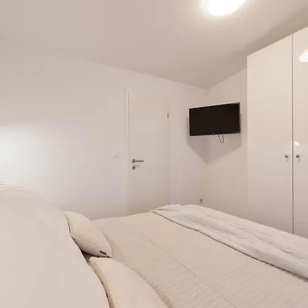 아파트 Velebos Superior - Spacious Luxury Four-room On 220 M2 - Panoramic View Of The Sea And Islands - Prestigious Location By The Sea To The New Center Of Znjan - Amenities - Free Garage Parking Space *