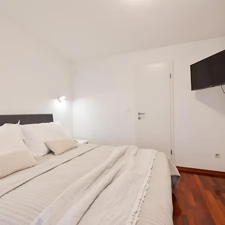 Velebos Superior - Spacious Luxury Four-room On 220 M2 - Panoramic View Of The Sea And Islands - Prestigious Location By The Sea To The New Center Of Znjan - Amenities - Free Garage Parking Space 스플리트