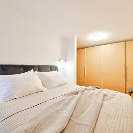 Velebos Superior - Spacious Luxury Four-room On 220 M2 - Panoramic View Of The Sea And Islands - Prestigious Location By The Sea To The New Center Of Znjan - Amenities - Free Garage Parking Space 아파트