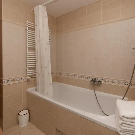 Velebos Superior - Spacious Luxury Four-room On 220 M2 - Panoramic View Of The Sea And Islands - Prestigious Location By The Sea To The New Center Of Znjan - Amenities - Free Garage Parking Space 스플리트
