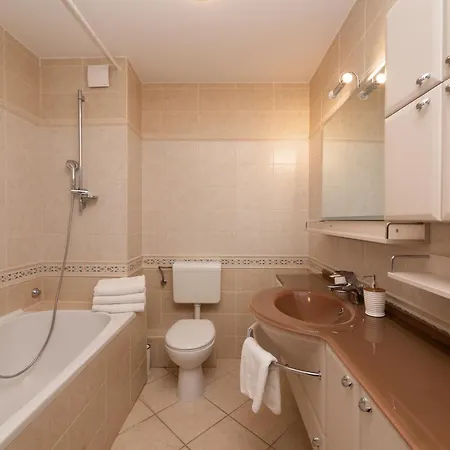 Velebos Superior - Spacious Luxury Four-room On 220 M2 - Panoramic View Of The Sea And Islands - Prestigious Location By The Sea To The New Center Of Znjan - Amenities - Free Garage Parking Space 아파트